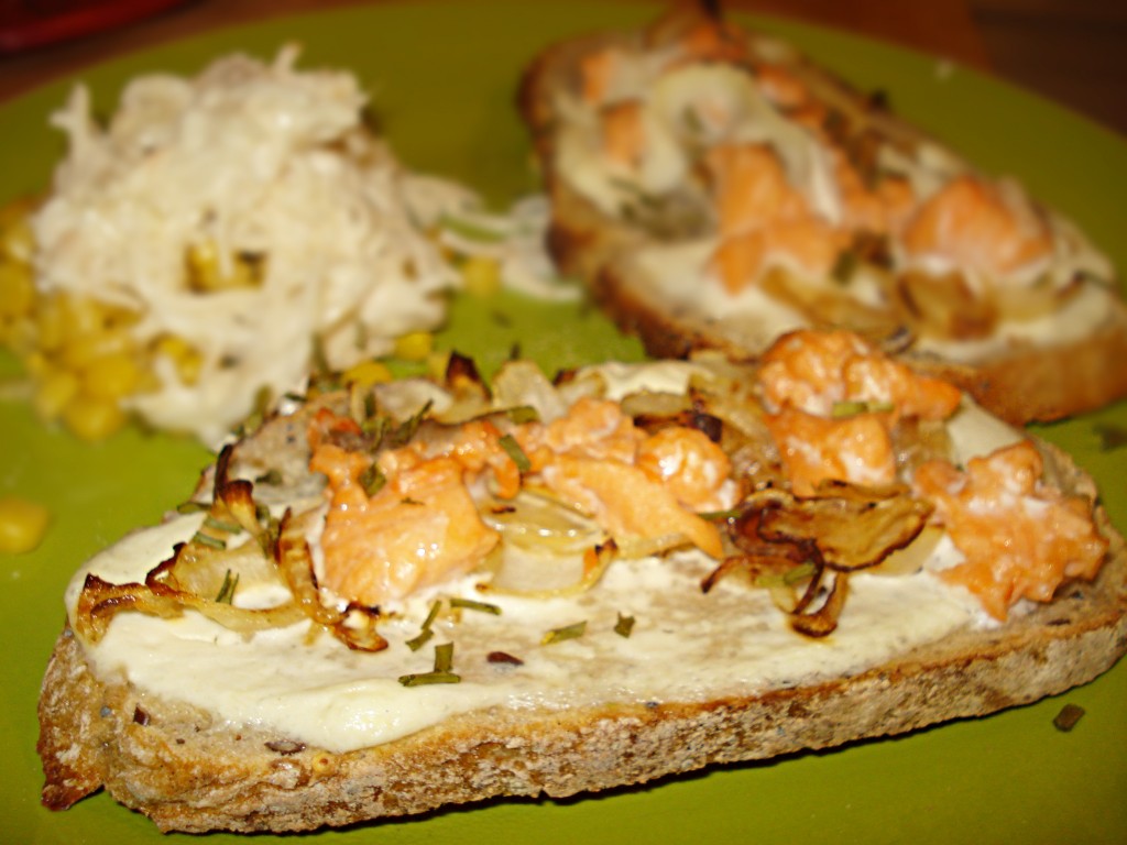 Bruschetta saumon oignons 1024x768 Bruschetta au saumon et oignons