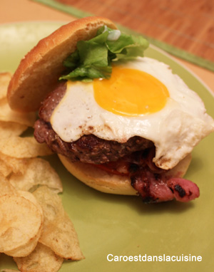 Hamburger-au-bacon,-viande-haché-et-oeuf-accueil
