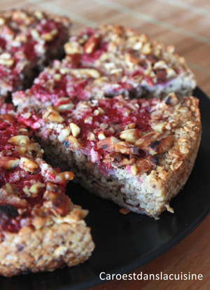 Gâteau aux flocons d’avoine, noix et fruits